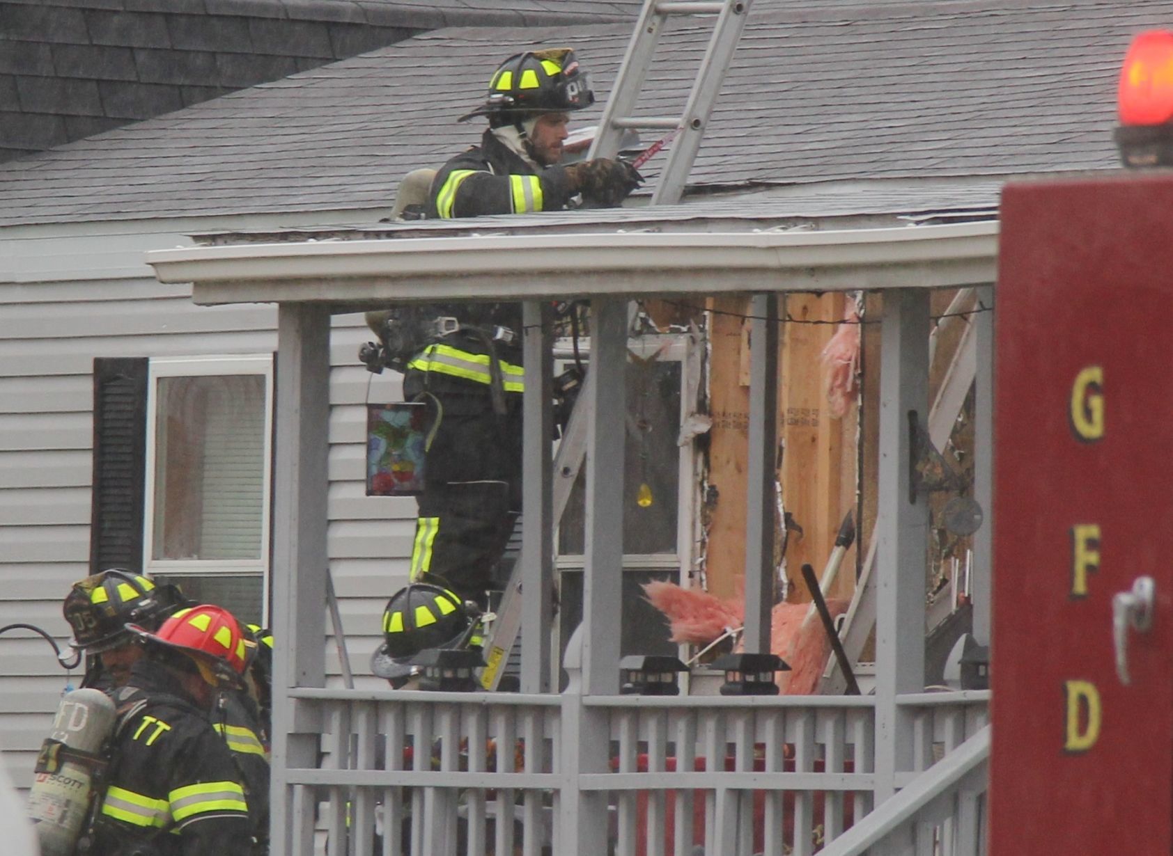 Lightning strike damages Garrett mobile home